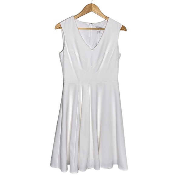✨NWT White House Black Market WHBM White Seasonless Fit & Flare Dress Size 2 - Picture 2 of 9